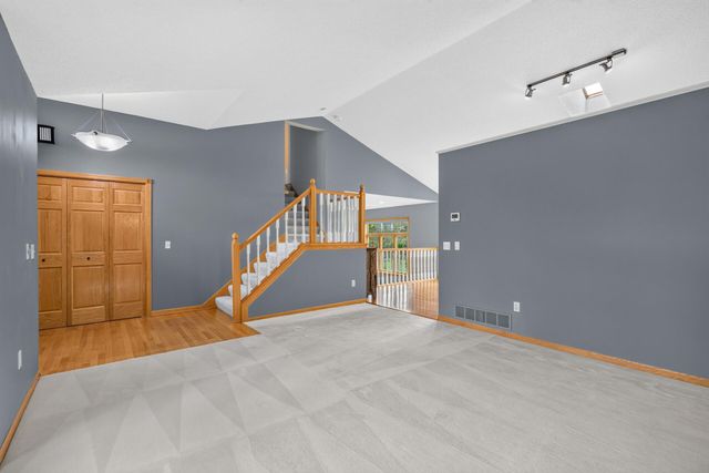 6585 Promontory Drive, Eden Prairie, MN 55346