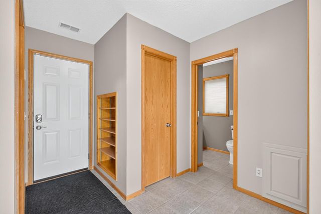 6585 Promontory Drive, Eden Prairie, MN 55346