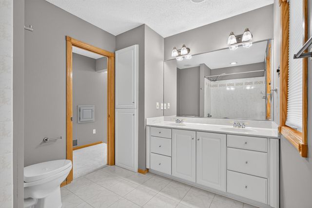 6585 Promontory Drive, Eden Prairie, MN 55346