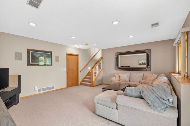 6585 Promontory Drive, Eden Prairie, MN 55346