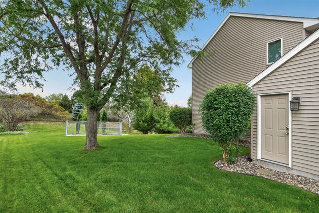 6585 Promontory Drive, Eden Prairie, MN 55346