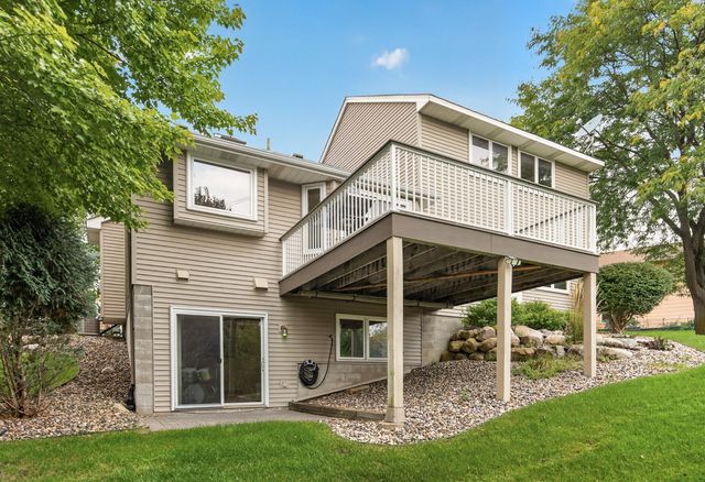 6585 Promontory Drive, Eden Prairie, MN 55346
