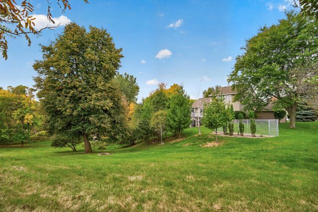 6585 Promontory Drive, Eden Prairie, MN 55346