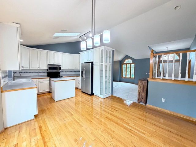6585 Promontory Drive, Eden Prairie, MN 55346