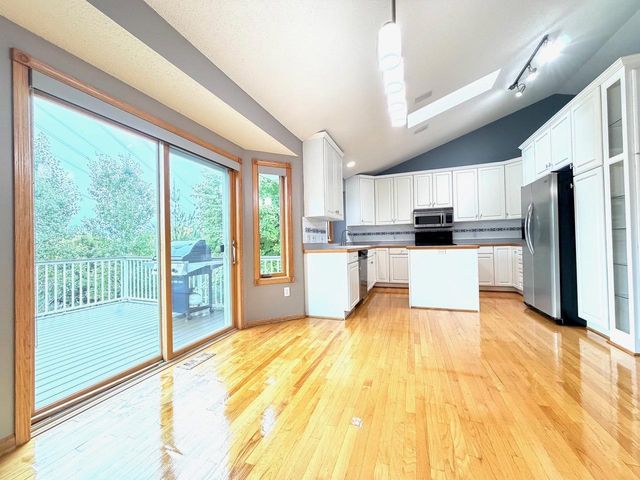 6585 Promontory Drive, Eden Prairie, MN 55346