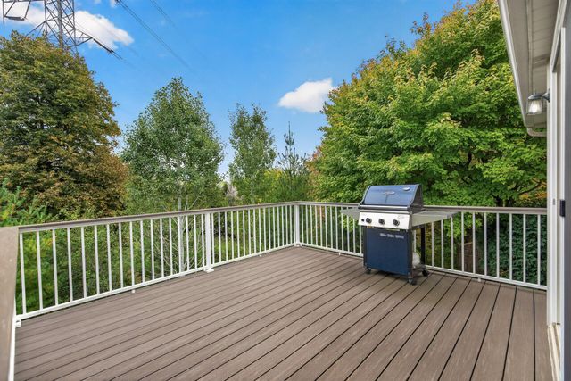 6585 Promontory Drive, Eden Prairie, MN 55346