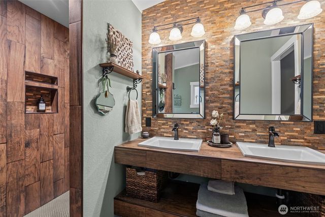 12433 Carriage Place SE, Olalla, WA 98359