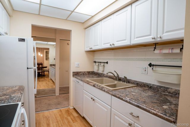 1750 MONTICELLO Street 6, Trenton, MI 48183