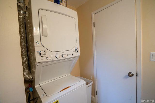 1750 MONTICELLO Street 6, Trenton, MI 48183