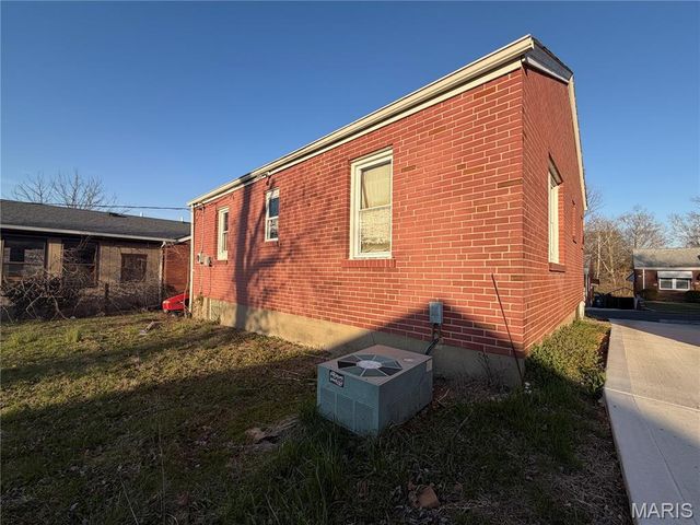 8019 Genesta Street, St Louis, MO 63123