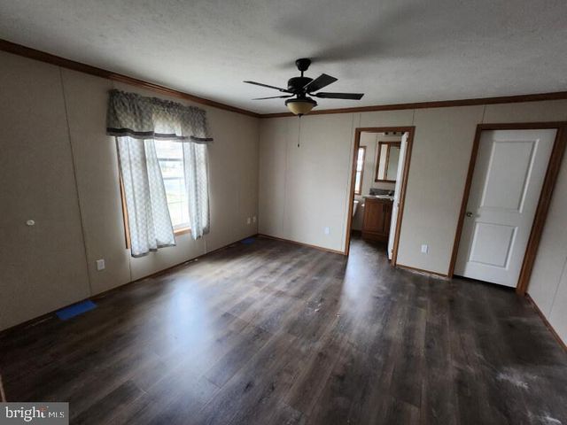 1047 ALDRICH DR, Morrisville, PA 19067