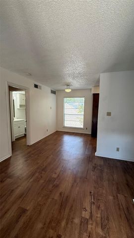 2803 Hemphill PARK B202, Austin, TX 78705