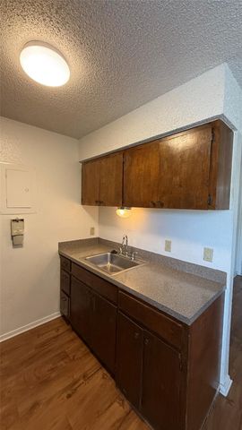 2803 Hemphill PARK B202, Austin, TX 78705