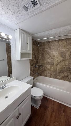2803 Hemphill PARK B202, Austin, TX 78705