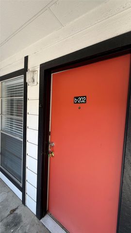 2803 Hemphill PARK B202, Austin, TX 78705