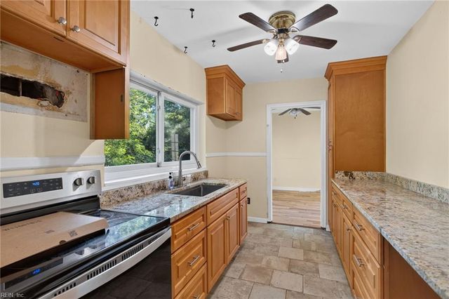 36 Brandon RD, Newport News, VA 23601
