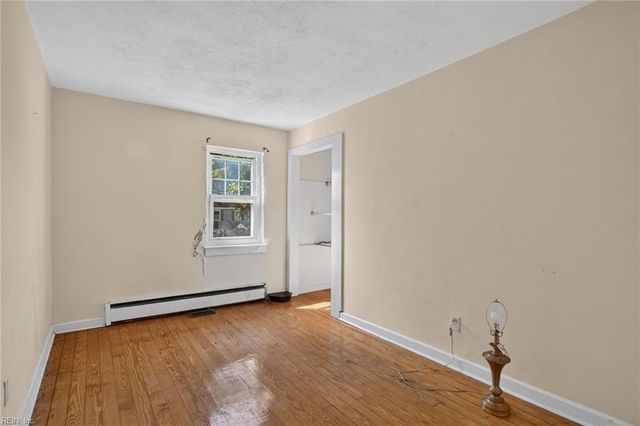 36 Brandon RD, Newport News, VA 23601