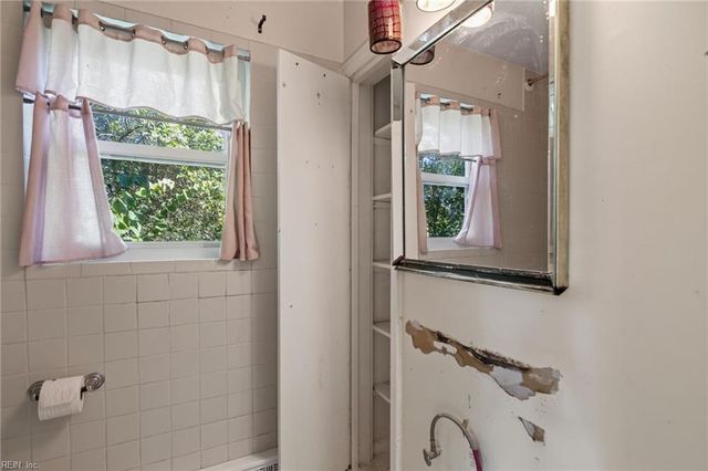 36 Brandon RD, Newport News, VA 23601