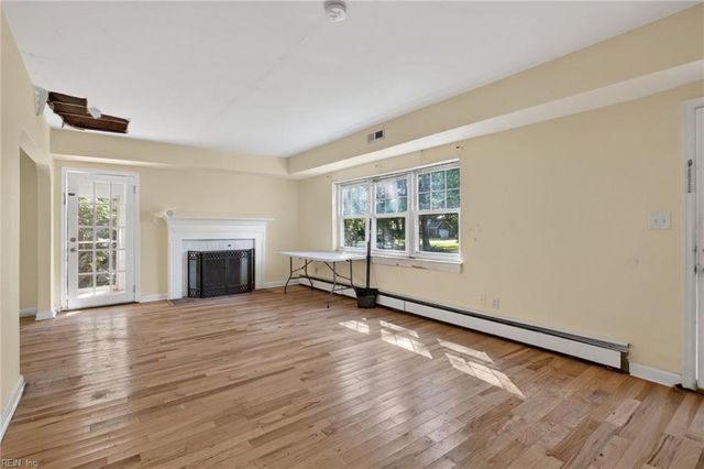 36 Brandon RD, Newport News, VA 23601