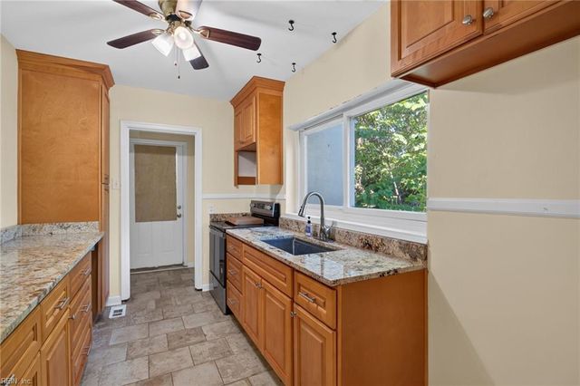 36 Brandon RD, Newport News, VA 23601