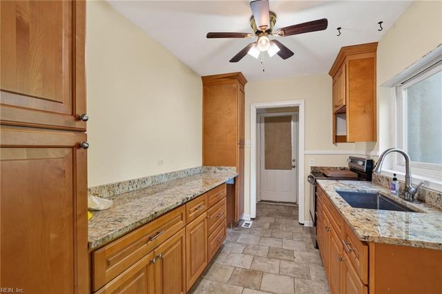 36 Brandon RD, Newport News, VA 23601