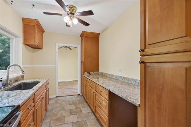 36 Brandon RD, Newport News, VA 23601