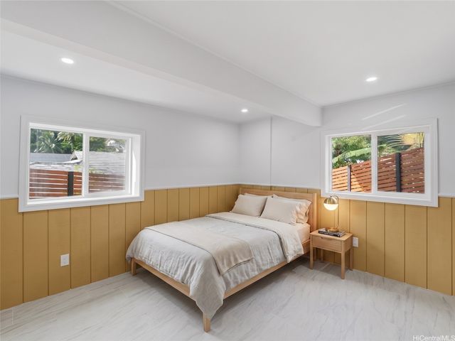 2702 Nihi Street, Honolulu, HI 96819
