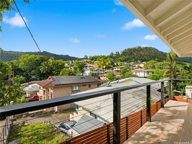 2702 Nihi Street, Honolulu, HI 96819