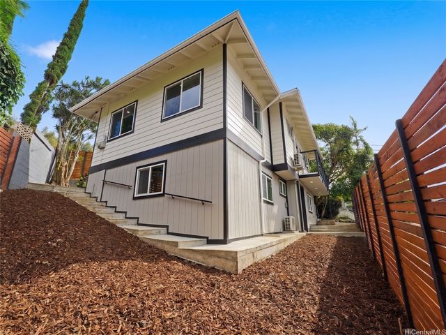 2702 Nihi Street, Honolulu, HI 96819