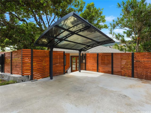 2702 Nihi Street, Honolulu, HI 96819