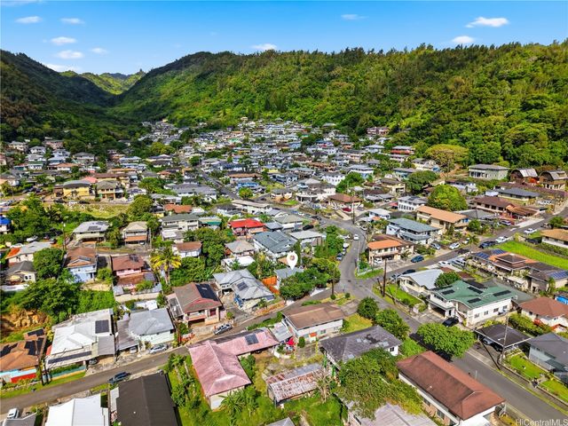 2702 Nihi Street, Honolulu, HI 96819