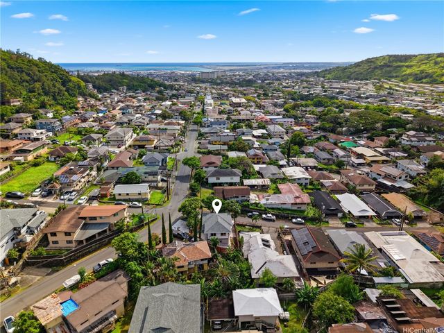 2702 Nihi Street, Honolulu, HI 96819