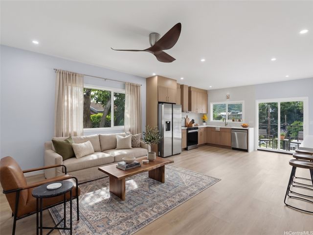 2702 Nihi Street, Honolulu, HI 96819