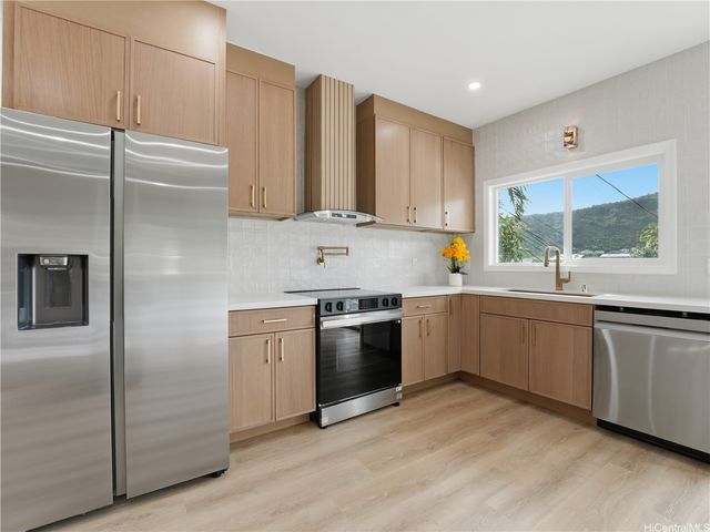 2702 Nihi Street, Honolulu, HI 96819