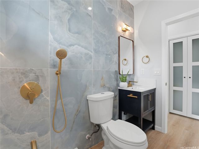 2702 Nihi Street, Honolulu, HI 96819