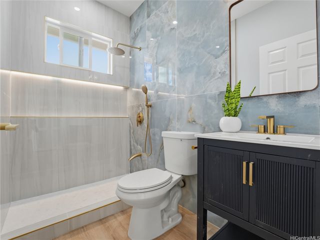 2702 Nihi Street, Honolulu, HI 96819