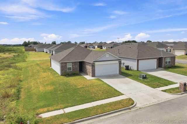 11526 S 235th East Avenue, Broken Arrow, OK 74014
