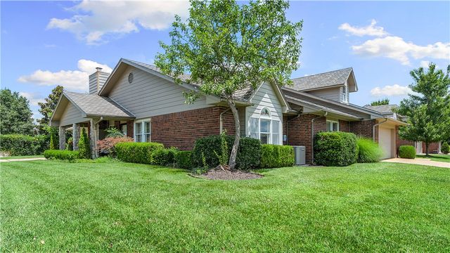 2 S Prairie Dunes Drive, Rogers, AR 72758