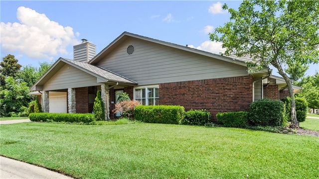 2 S Prairie Dunes Drive, Rogers, AR 72758