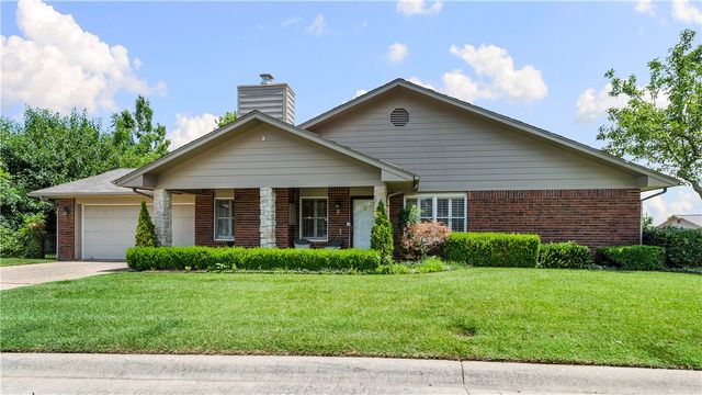2 S Prairie Dunes Drive, Rogers, AR 72758