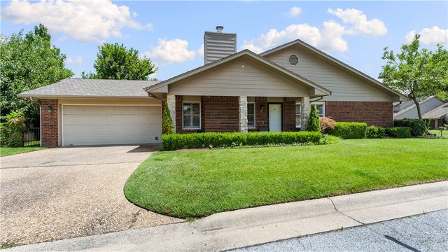 2 S Prairie Dunes Drive, Rogers, AR 72758
