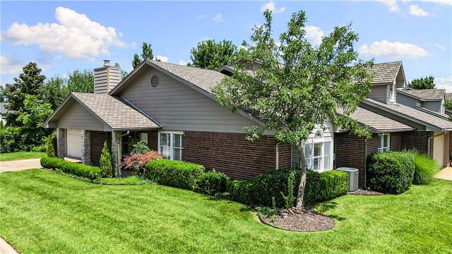 2 S Prairie Dunes Drive, Rogers, AR 72758