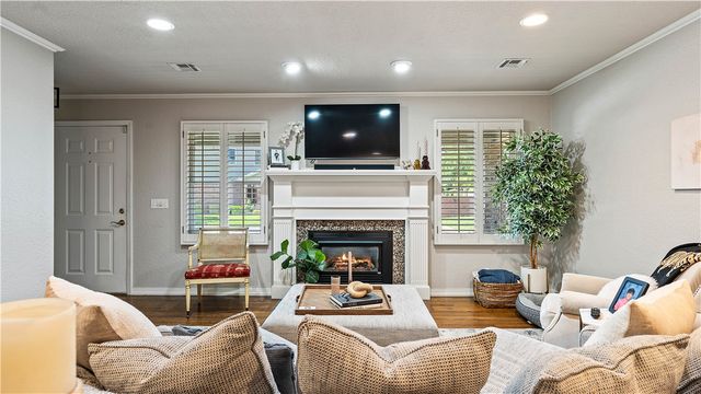 2 S Prairie Dunes Drive, Rogers, AR 72758