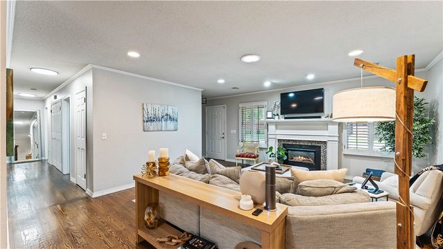 2 S Prairie Dunes Drive, Rogers, AR 72758