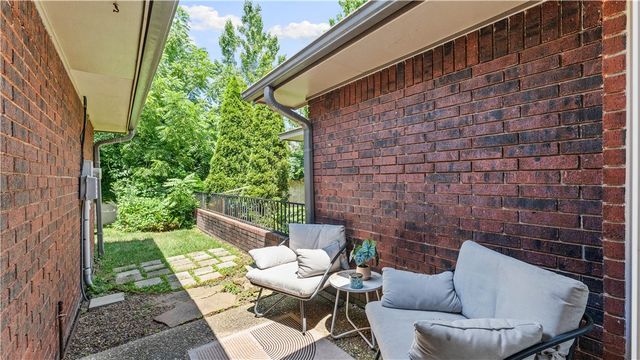 2 S Prairie Dunes Drive, Rogers, AR 72758