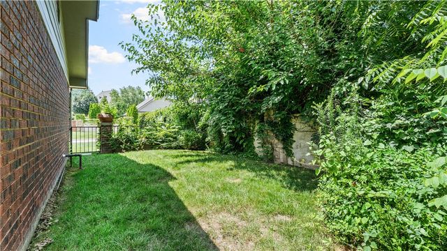 2 S Prairie Dunes Drive, Rogers, AR 72758