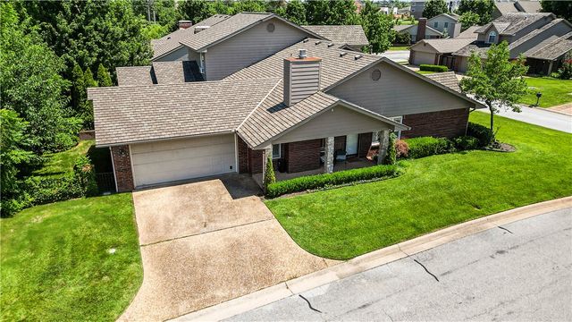 2 S Prairie Dunes Drive, Rogers, AR 72758