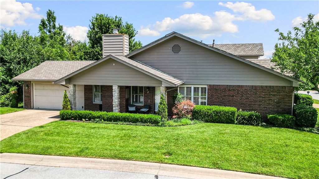 2 S Prairie Dunes Drive, Rogers, AR 72758