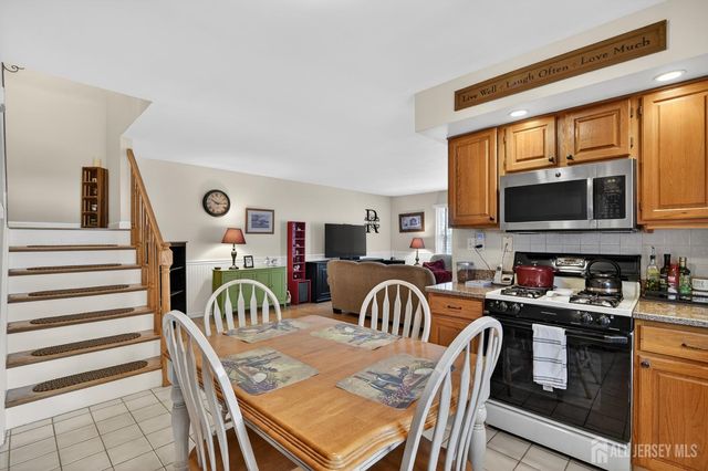 9 Parkside Drive, Spotswood, NJ 08884