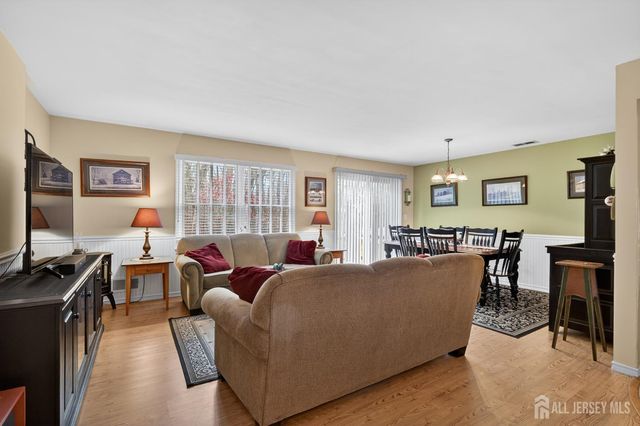 9 Parkside Drive, Spotswood, NJ 08884